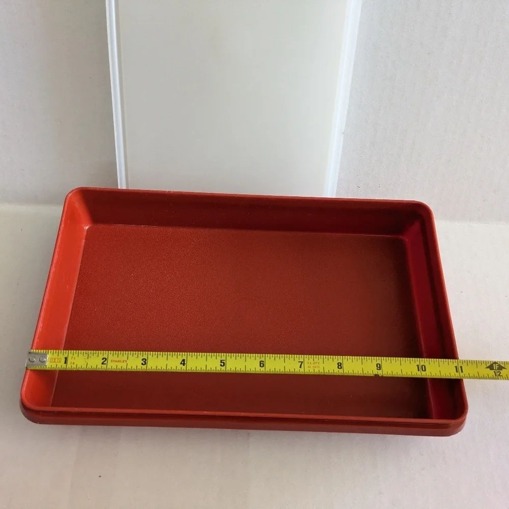 Tupperware Paprika Red Deli Meat Cheese Keeper White Sheer Lid. Like New